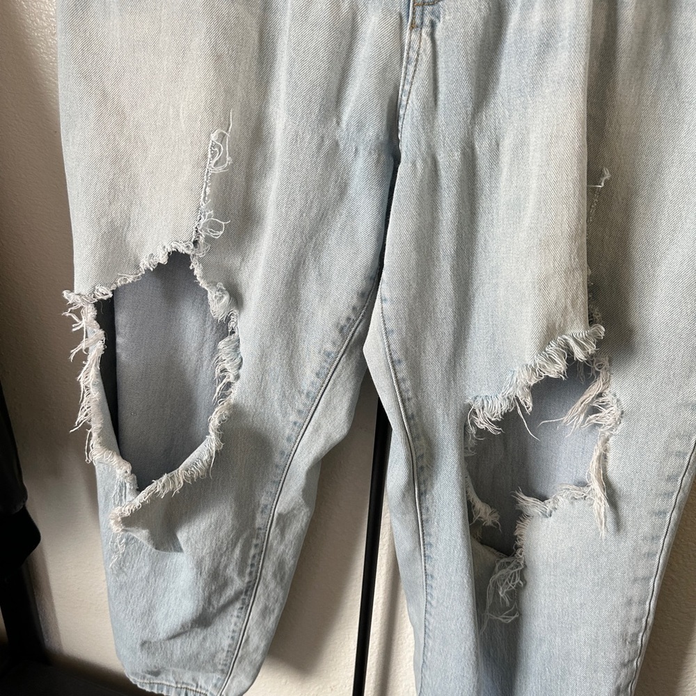 Universal Thread Light Wash Stretch Destroyed Dis… - image 2